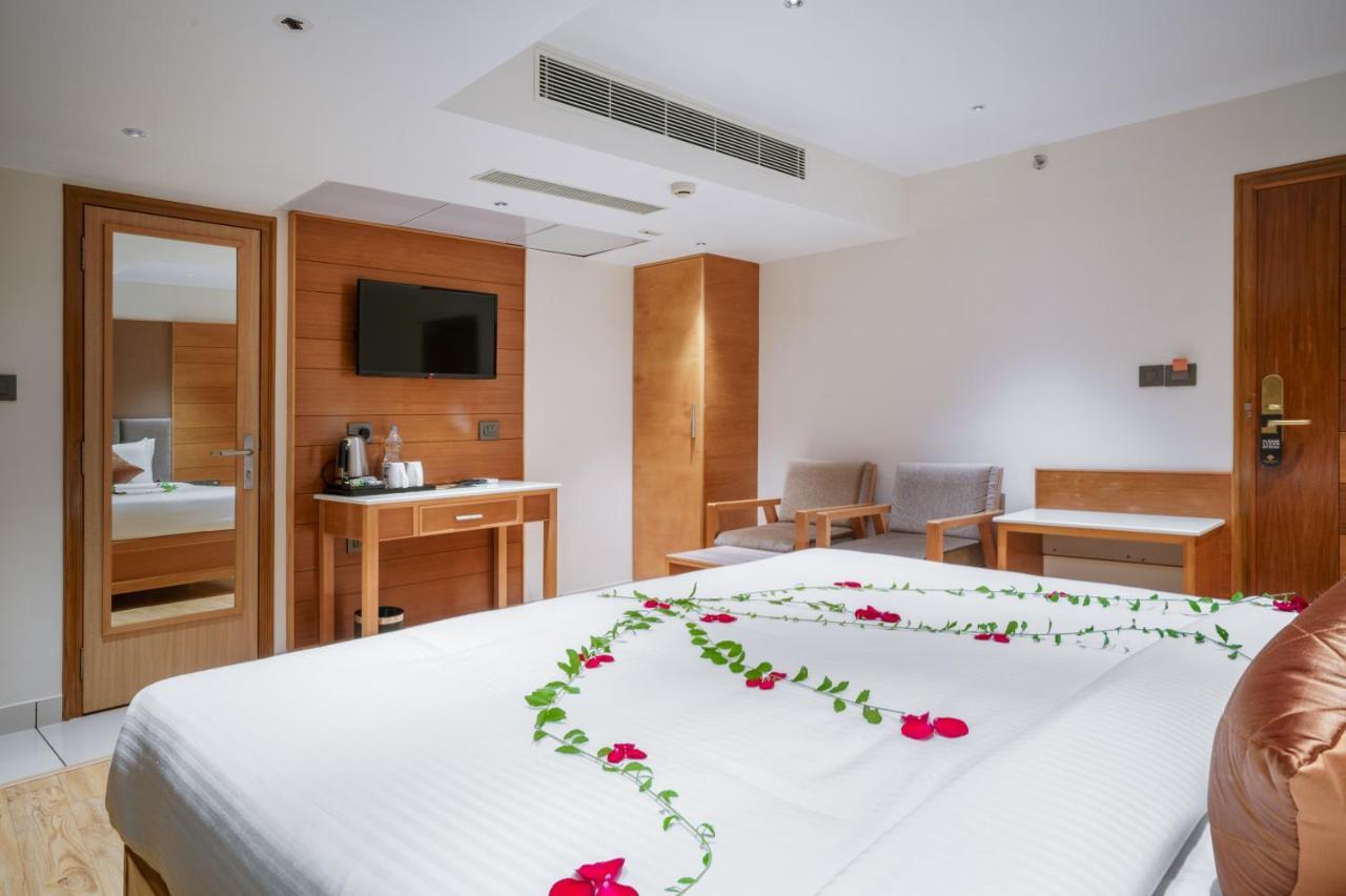 Townbridge Hotels & Suites Kochi 外观 照片