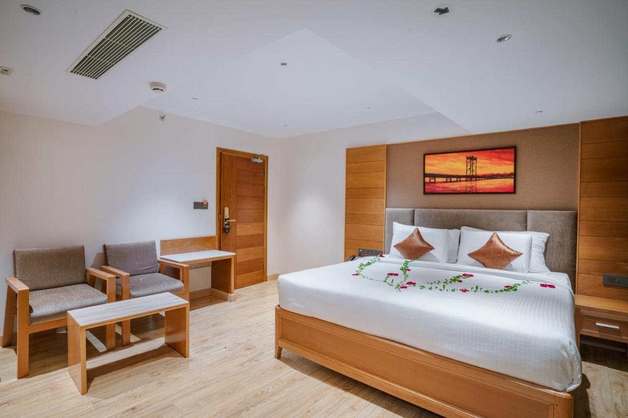 Townbridge Hotels & Suites Kochi 外观 照片