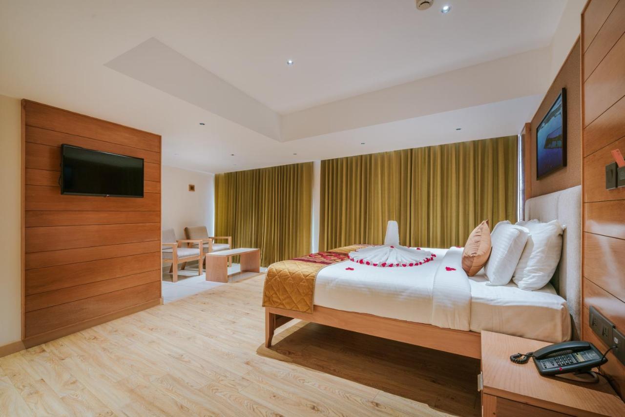 Townbridge Hotels & Suites Kochi 外观 照片