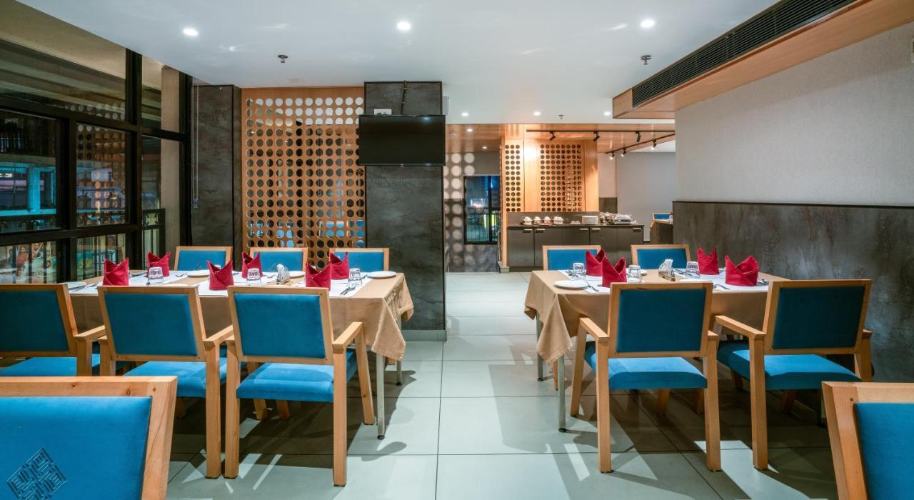 Townbridge Hotels & Suites Kochi 外观 照片
