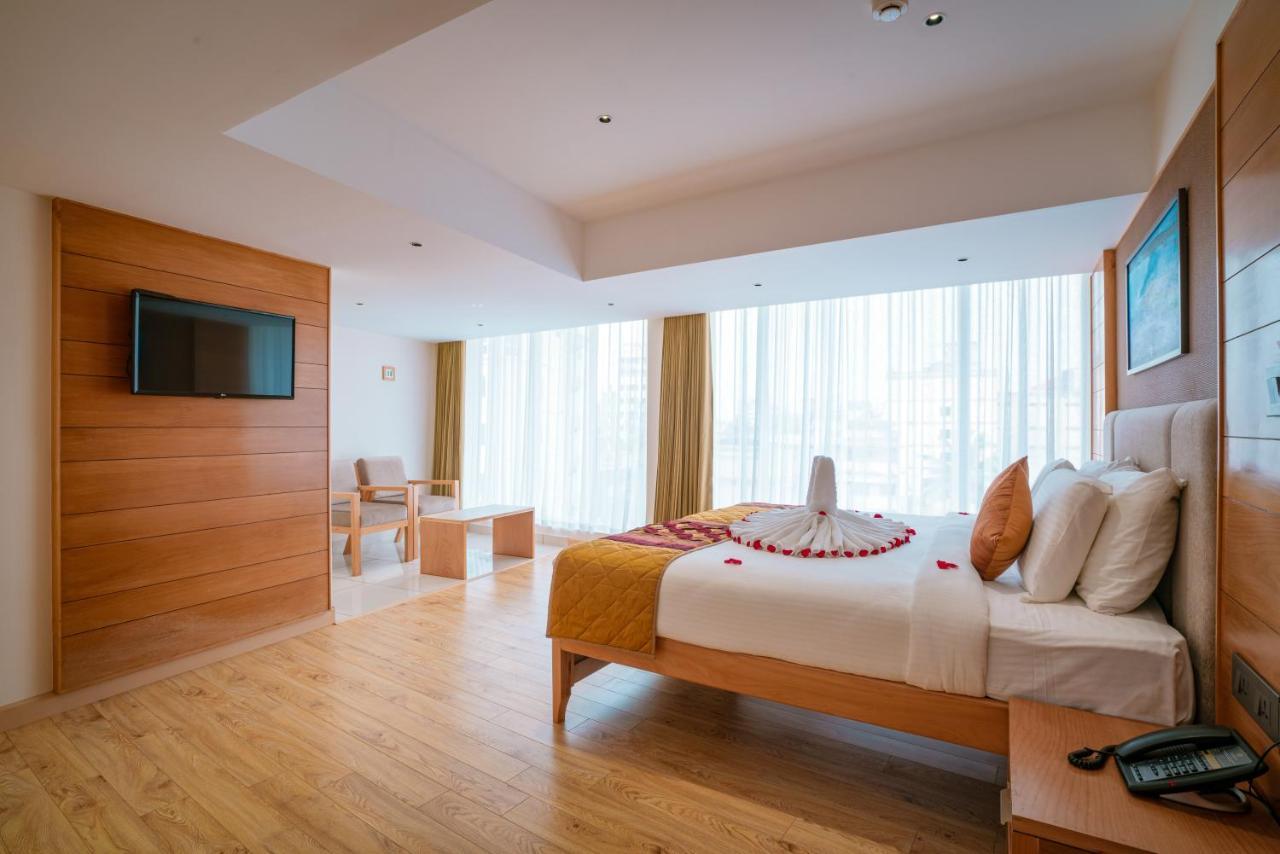 Townbridge Hotels & Suites Kochi 外观 照片