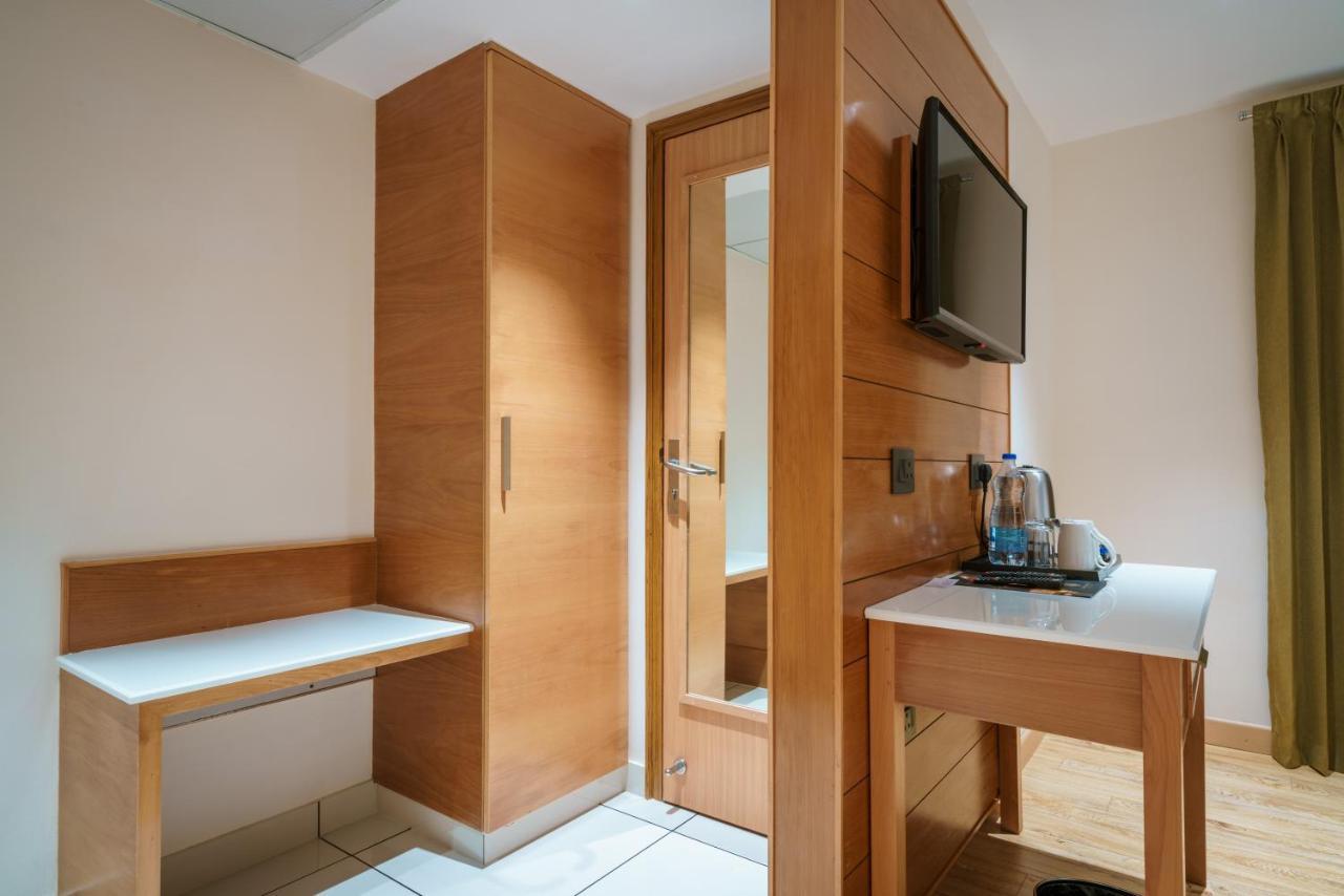 Townbridge Hotels & Suites Kochi 外观 照片
