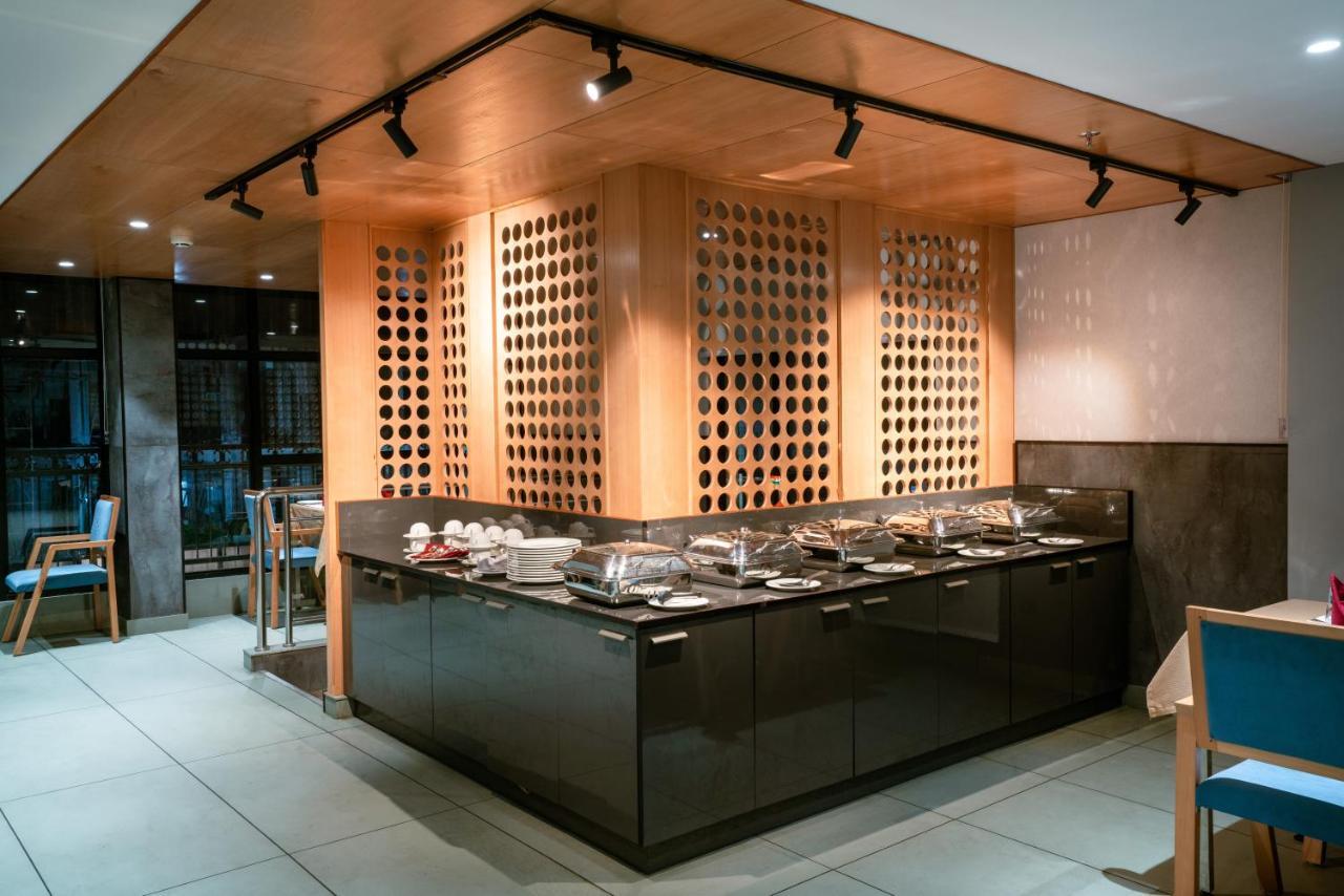 Townbridge Hotels & Suites Kochi 外观 照片