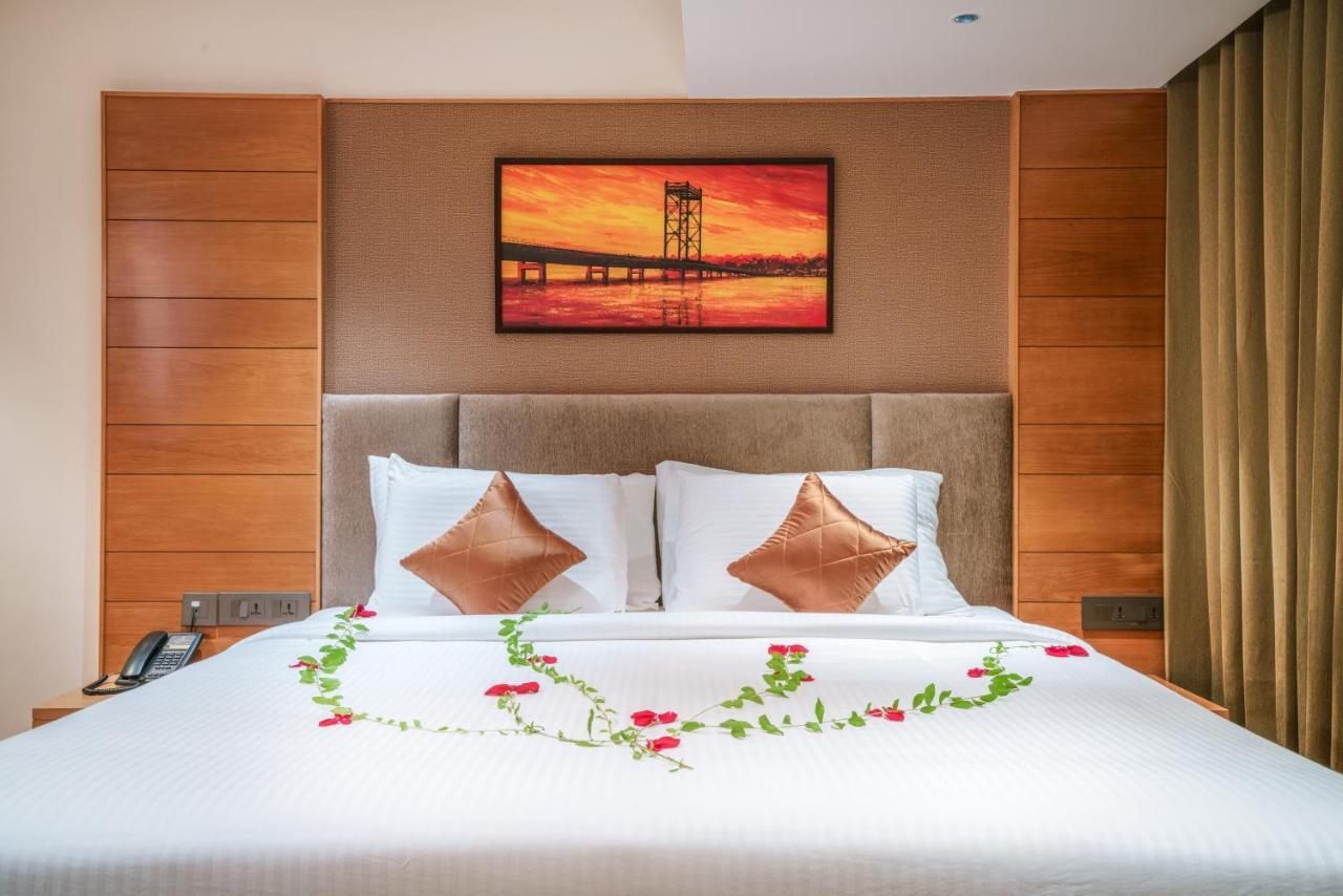 Townbridge Hotels & Suites Kochi 外观 照片
