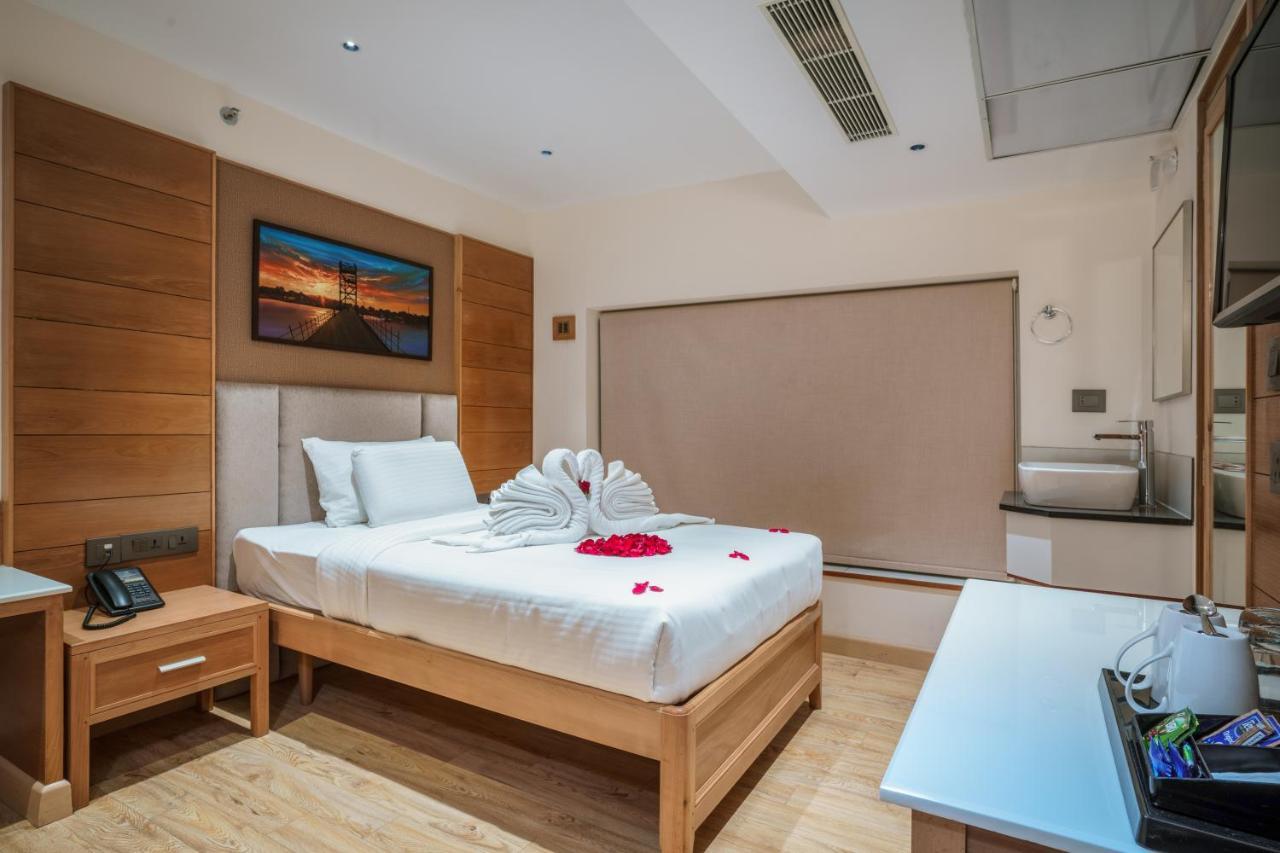 Townbridge Hotels & Suites Kochi 外观 照片