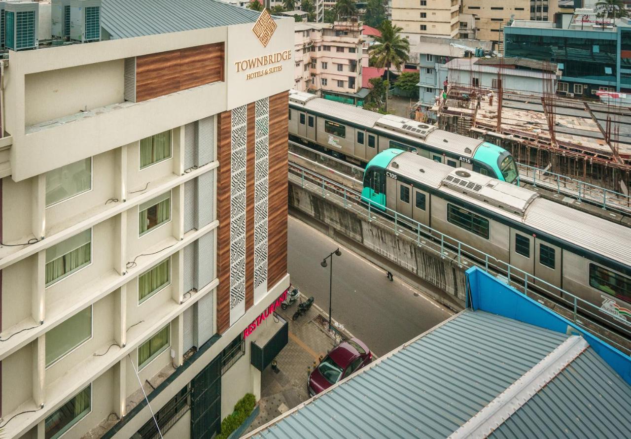 Townbridge Hotels & Suites Kochi 外观 照片