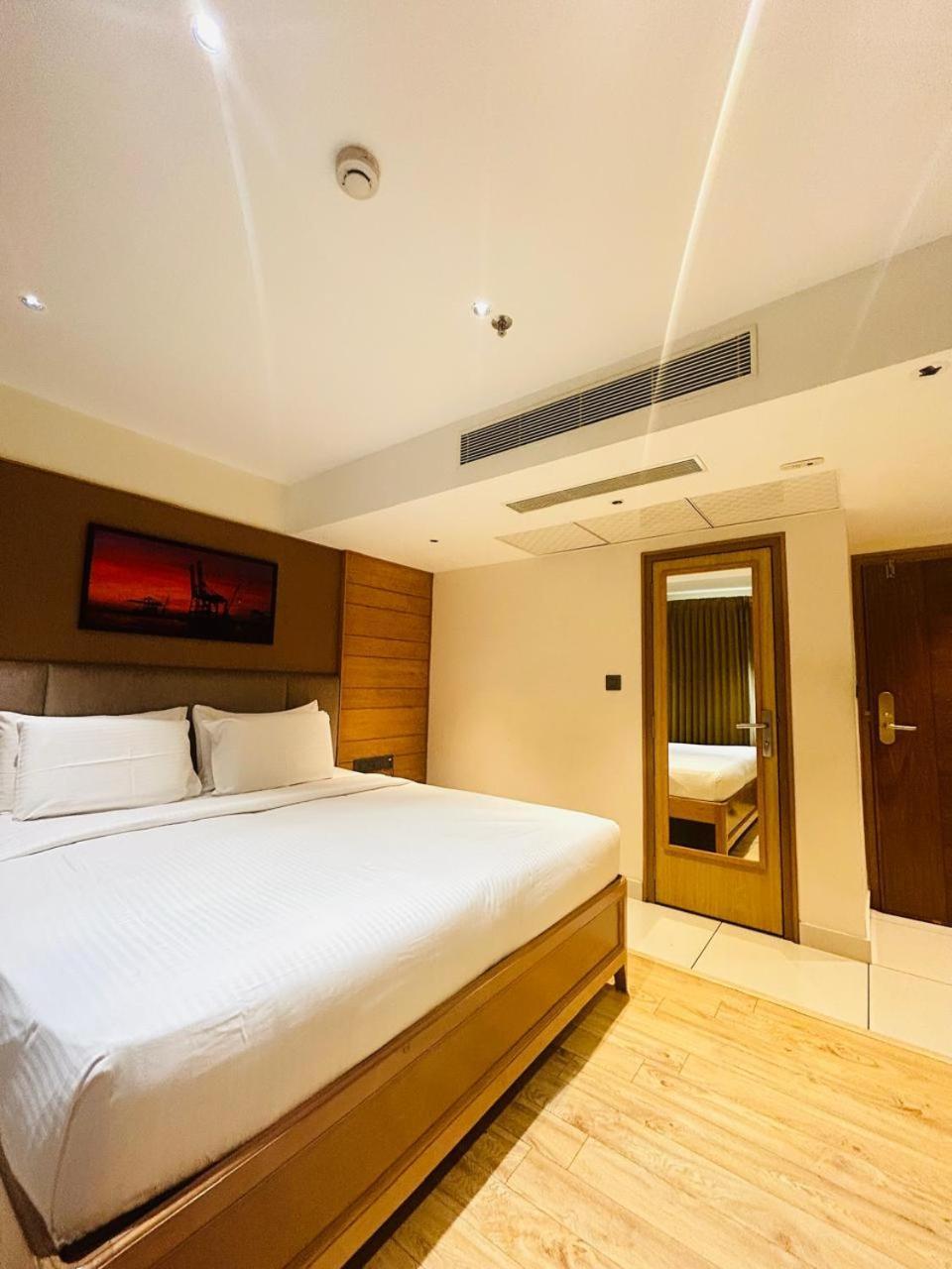Townbridge Hotels & Suites Kochi 外观 照片
