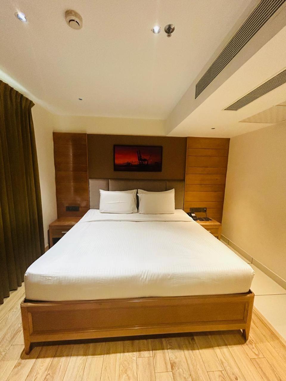 Townbridge Hotels & Suites Kochi 外观 照片